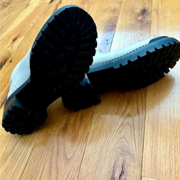 New Boots Size 9 - Picture 3 of 4